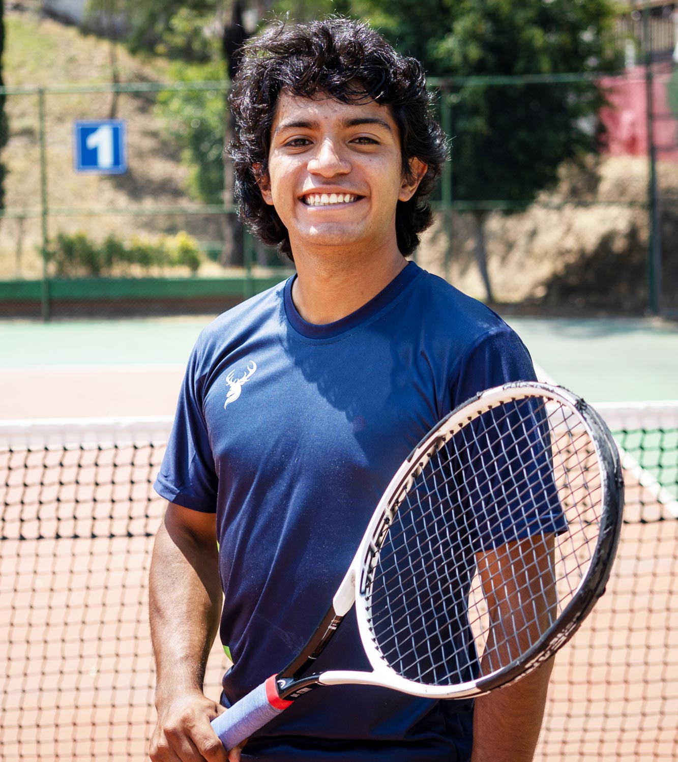 Maestro en Coaching Deportivo de Alto Rendimiento por la UNISPORT (España) ° Maestrante en Enseñanza del Tenis de Alto Rendimiento y Competición por la Universidad TECH (EUA) ° Diplomado por el FC Barcelona LAB en Psicología Deportiva en Alto Rendimiento ° Jugador nivel AMTP e ITF