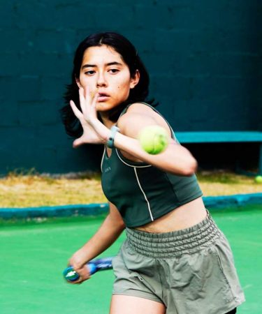 Para quienes ya dominan fundamentos: consolidación técnica y entrada progresiva a competencia.