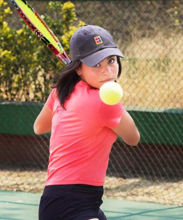 Para niños y jóvenes que juegan torneos de iniciación, estatales y UTR: más táctica, ritmo y preparación competitiva.